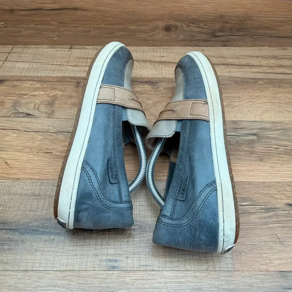 Taos Women's Size 7.5 gray Leather Loafers   Shoes